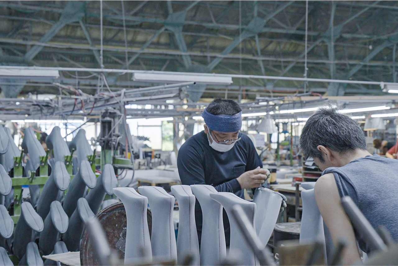 ゴムシートを貼り合わせる