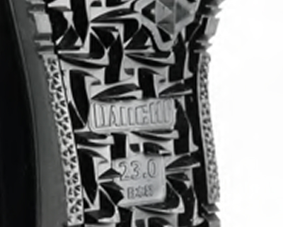 土踏まずまで凹凸が敷き詰められた形状